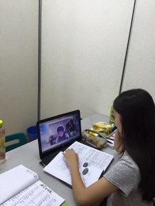Our student Nuraiin Azhar was having mandarin class in Johor Bahru this morning through Internet, teacher Chen taught her from our KL office.